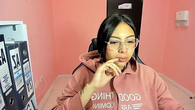 Snapshot of AlanaPetterson chatting on 12/18/24, 12:40 AlanaPetterson online show from 12/18/24, 12:40