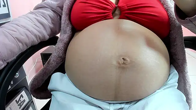 Snapshot of AlanaPetterson chatting on 02/07/25, 02:37 AlanaPetterson online show from 02/07/25, 02:37