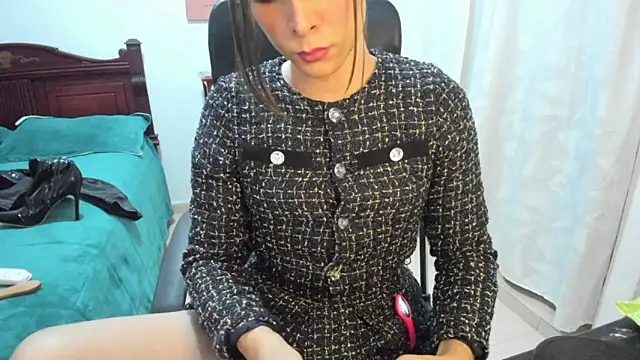 Snapshot of misstresbigcockts chatting on 11/08/25, 11:10 misstresbigcockts online show from 11/08/25, 11:10