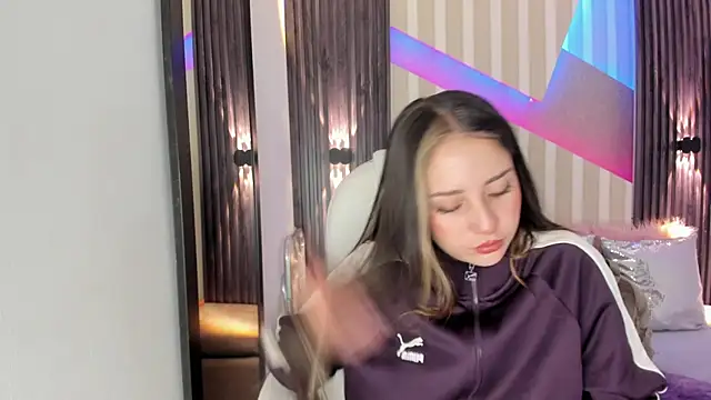 emily layton online show from 10/06/25, 02:36