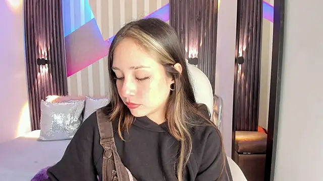 emily layton online show from 10/08/25, 02:36