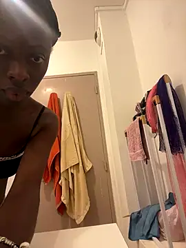 Snapshot of pupine35 chatting on 09/09/25, 01:54 pupine35 online show from 09/09/25, 01:54