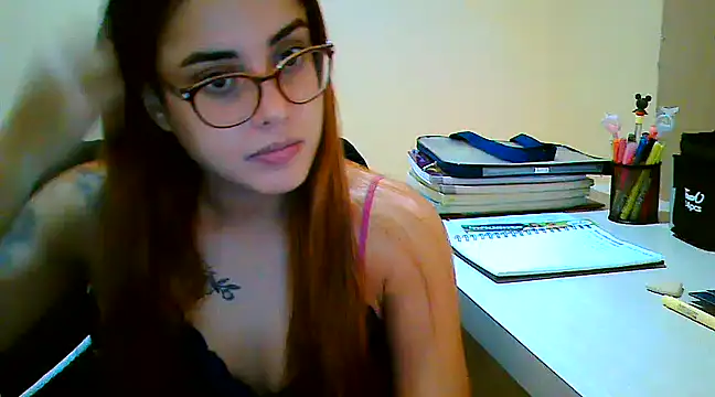 Snapshot of maliamiller chatting on 03/18/25, 09:10 maliamiller online show from 03/18/25, 09:10