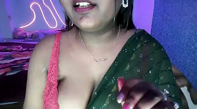 Snapshot of expression_queen chatting on 12/15/24, 06:48 expression queen online show from 12/15/24, 06:48