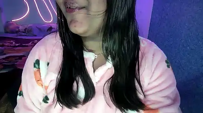 Snapshot of expression_queen chatting on 12/15/24, 10:04 expression queen online show from 12/15/24, 10:04