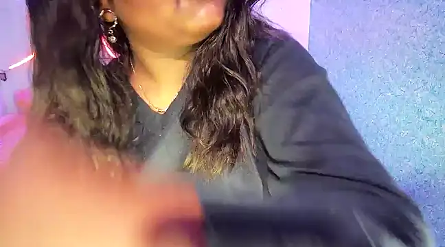 Snapshot of expression_queen chatting on 01/30/25, 06:00 expression queen online show from 01/30/25, 06:00