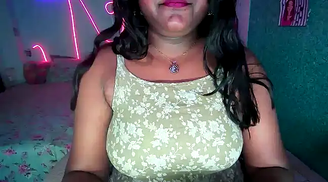 Snapshot of expression_queen chatting on 03/09/25, 03:05 expression queen online show from 03/09/25, 03:05