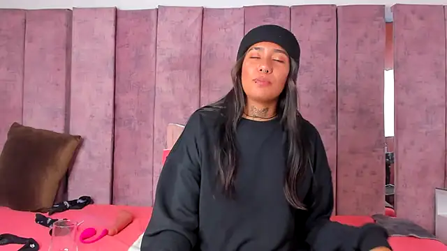 AshlieRoberts online show from 01/11/25, 02:58