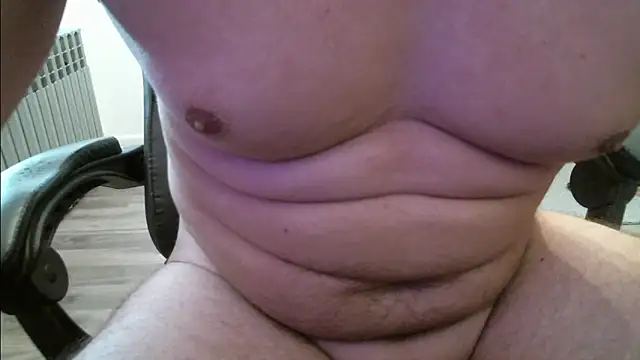 Snapshot of HornyBigCummer chatting on 10/29/25, 12:07 HornyBigCummer online show from 10/29/25, 12:07