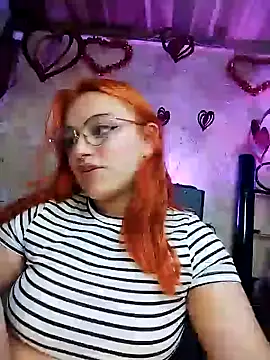 Snapshot of SophiaWeestt99 chatting on 02/06/25, 04:21 SophiaWeestt99 online show from 02/06/25, 04:21