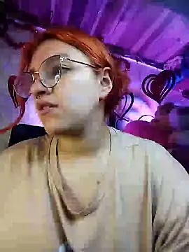 Snapshot of SophiaWeestt99 chatting on 02/08/25, 01:22 SophiaWeestt99 online show from 02/08/25, 01:22