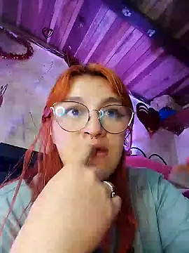 Snapshot of SophiaWeestt99 chatting on 02/18/25, 08:49 SophiaWeestt99 online show from 02/18/25, 08:49