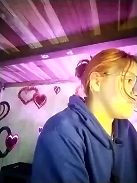 Snapshot of SophiaWeestt99 chatting on 02/21/25, 01:22 SophiaWeestt99 online show from 02/21/25, 01:22