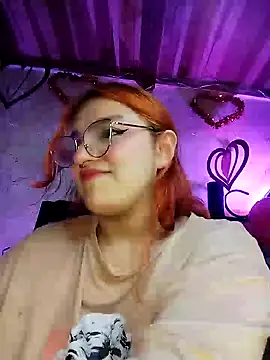 Snapshot of SophiaWeestt99 chatting on 02/24/25, 04:27 SophiaWeestt99 online show from 02/24/25, 04:27