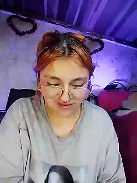 Snapshot of SophiaWeestt99 chatting on 03/06/25, 08:19 SophiaWeestt99 online show from 03/06/25, 08:19