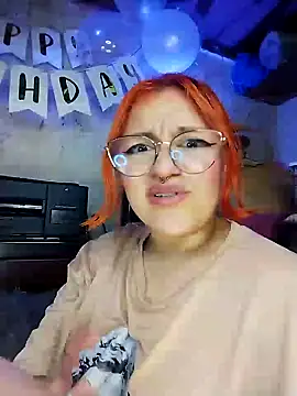 Snapshot of SophiaWeestt99 chatting on 03/19/25, 05:41 SophiaWeestt99 online show from 03/19/25, 05:41