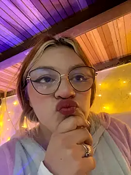 Snapshot of SophiaWeestt99 chatting on 09/10/25, 02:22 SophiaWeestt99 online show from 09/10/25, 02:22