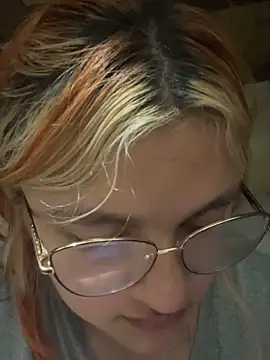 Snapshot of SophiaWeestt99 chatting on 09/11/25, 03:17 SophiaWeestt99 online show from 09/11/25, 03:17