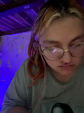 Snapshot of SophiaWeestt99 chatting on 09/12/25, 02:33 SophiaWeestt99 online show from 09/12/25, 02:33