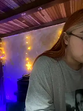 Snapshot of SophiaWeestt99 chatting on 10/05/25, 02:43 SophiaWeestt99 online show from 10/05/25, 02:43