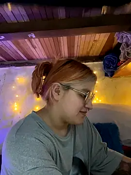 Snapshot of SophiaWeestt99 chatting on 10/08/25, 03:59 SophiaWeestt99 online show from 10/08/25, 03:59