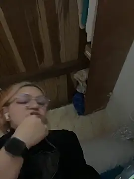 Snapshot of SophiaWeestt99 chatting on 10/13/25, 03:50 SophiaWeestt99 online show from 10/13/25, 03:50