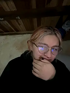 Snapshot of SophiaWeestt99 chatting on 10/20/25, 04:46 SophiaWeestt99 online show from 10/20/25, 04:46