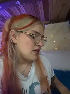 Snapshot of SophiaWeestt99 chatting on 10/23/25, 03:39 SophiaWeestt99 online show from 10/23/25, 03:39