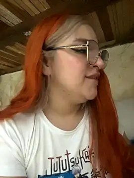 Snapshot of SophiaWeestt99 chatting on 10/29/25, 03:42 SophiaWeestt99 online show from 10/29/25, 03:42