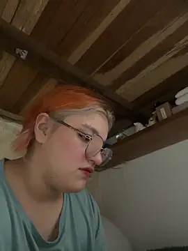 Snapshot of SophiaWeestt99 chatting on 11/05/25, 03:17 SophiaWeestt99 online show from 11/05/25, 03:17