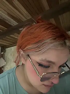 Snapshot of SophiaWeestt99 chatting on 11/06/25, 02:56 SophiaWeestt99 online show from 11/06/25, 02:56