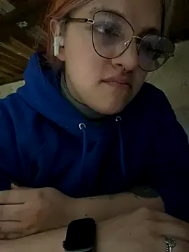 Snapshot of SophiaWeestt99 chatting on 11/17/25, 03:23 SophiaWeestt99 online show from 11/17/25, 03:23