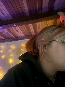 Snapshot of SophiaWeestt99 chatting on 11/20/25, 03:07 SophiaWeestt99 online show from 11/20/25, 03:07