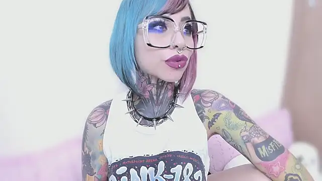 Snapshot of NikkiRamone chatting on 09/30/25, 12:59 NikkiRamone online show from 09/30/25, 12:59
