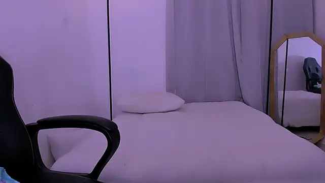 Snapshot of Miiafoxxx chatting on 12/18/24, 04:20 Miiafoxxx online show from 12/18/24, 04:20