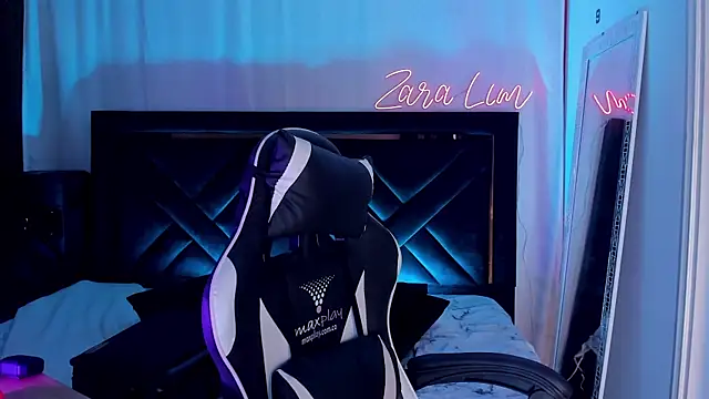 ZaraLim online show from 11/14/25, 02:27