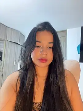 Snapshot of Aitana98_ chatting on 11/03/25, 02:02 Aitana98 online show from 11/03/25, 02:02