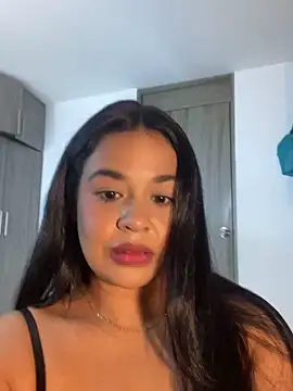 Snapshot of Aitana98_ chatting on 11/10/25, 02:21 Aitana98 online show from 11/10/25, 02:21