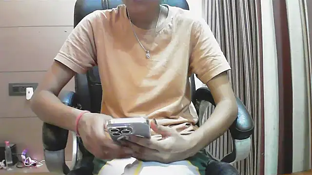 collage hoty online show from 10/31/25, 04:08