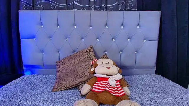 Snapshot of meggan_77 chatting on 10/14/25, 04:02 meggan 77 online show from 10/14/25, 04:02