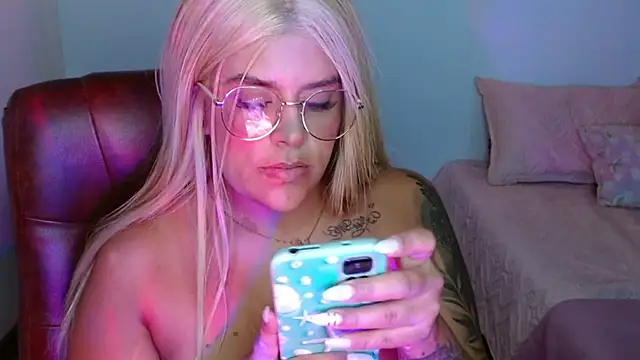 Snapshot of SofiaaCortes chatting on 03/17/25, 02:19 SofiaaCortes online show from 03/17/25, 02:19