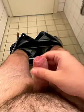 Snapshot of BigAssChubby chatting on 11/04/25, 10:47 BigAssChubby online show from 11/04/25, 10:47