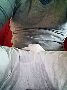 Snapshot of adre84s chatting on 02/19/25, 08:44 adre84s online show from 02/19/25, 08:44