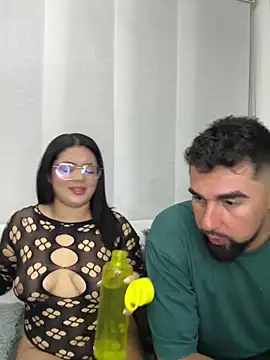 Snapshot of camianddanna chatting on 01/18/25, 01:30 camianddanna online show from 01/18/25, 01:30