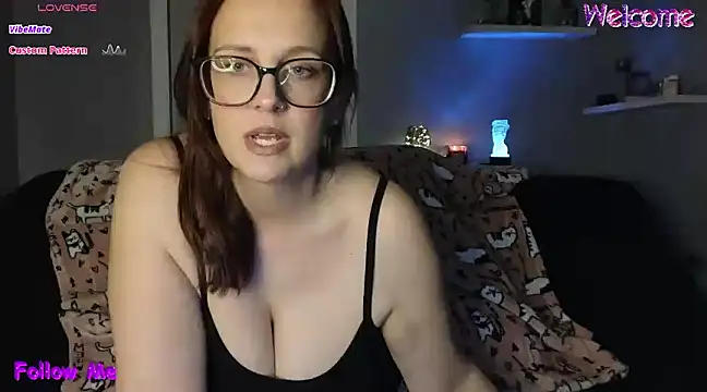 Snapshot of TheBustyHouseWife chatting on 01/18/25, 03:53 TheBustyHouseWife online show from 01/18/25, 03:53
