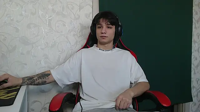 Snapshot of Ricky-boy chatting on 12/07/24, 09:28 Ricky-boy online show from 12/07/24, 09:28