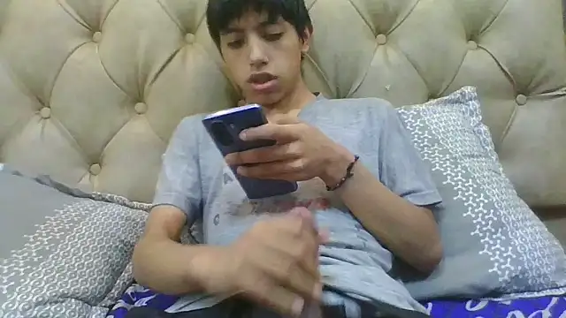 Snapshot of danuel23 chatting on 12/26/24, 03:20 danuel23 online show from 12/26/24, 03:20