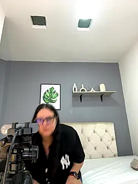 Snapshot of Soe_Lara chatting on 09/16/25, 11:00 Soe Lara online show from 09/16/25, 11:00