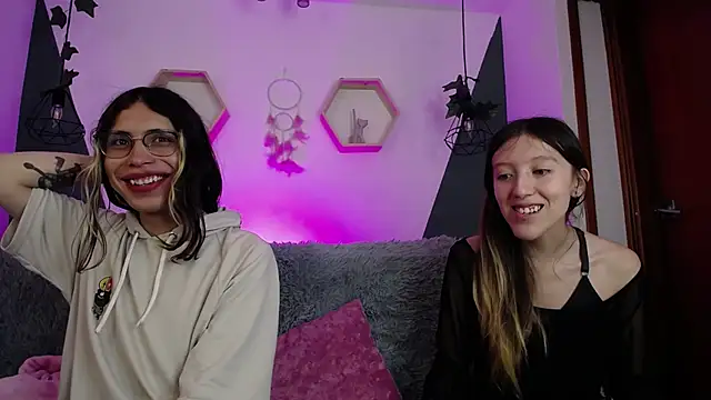 Snapshot of BRIAR_AND_BLAIR chatting on 02/10/25, 02:16 BRIAR AND BLAIR online show from 02/10/25, 02:16