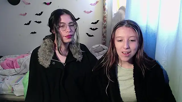 Snapshot of BRIAR_AND_BLAIR chatting on 09/25/25, 03:49 BRIAR AND BLAIR online show from 09/25/25, 03:49